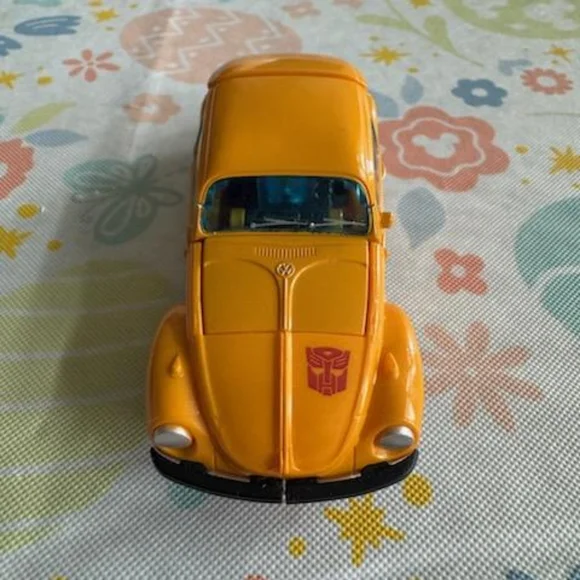 Hasbro Transformers War for Cybertron Netflix Bumblebee Action Figure - Picture 4 of 7